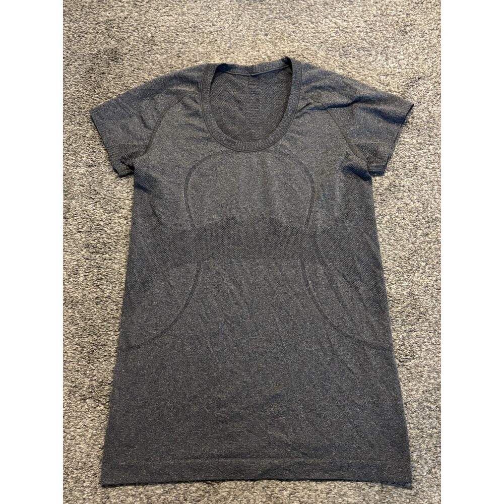 Lululemon Heathered Gray Swiftly Tech Top Women Sz 8 Short Sleeve Crewneck Gym